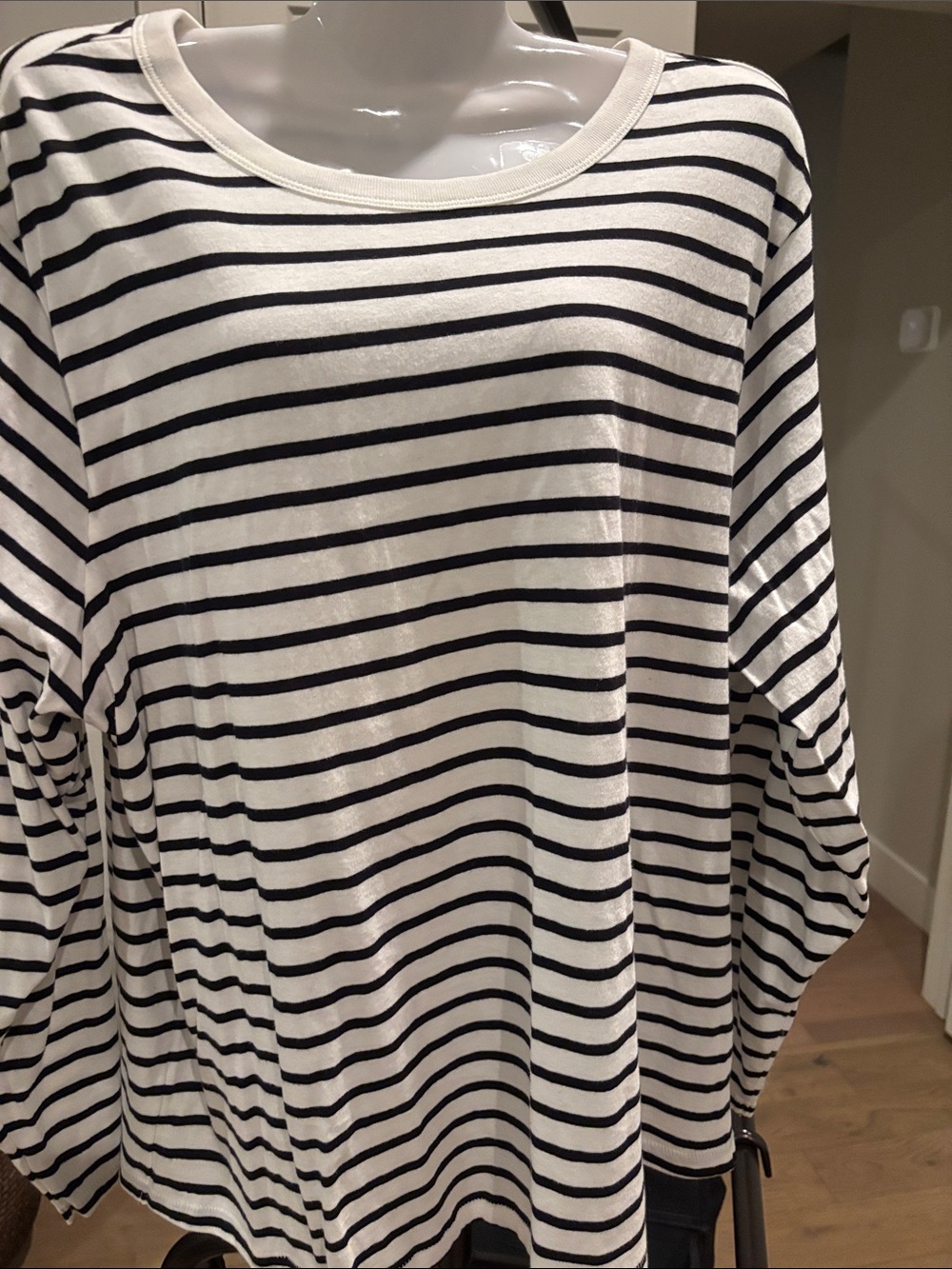 Old Navy Women's Black & White Striped Long-Sleeve Tee